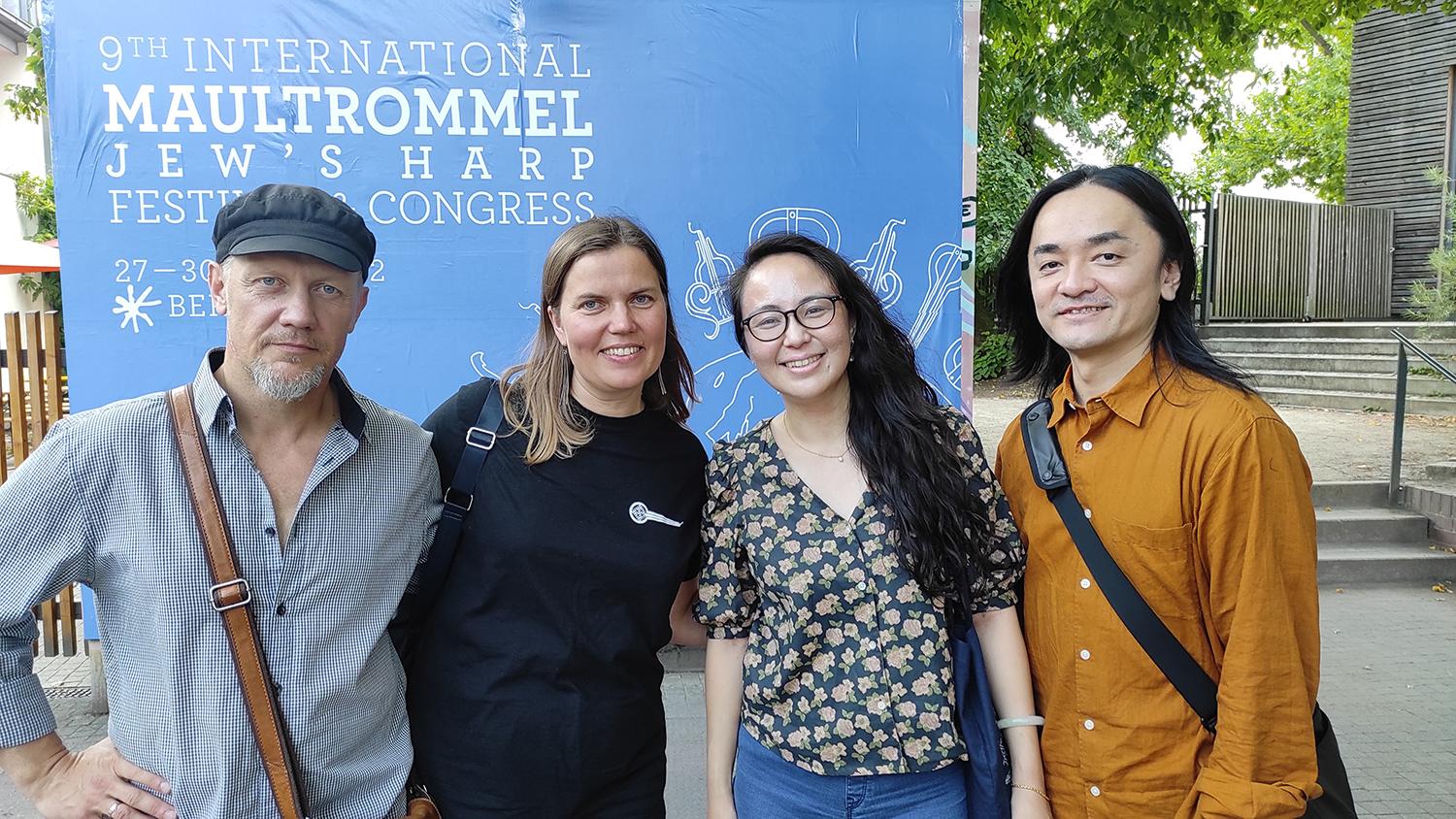 Ukmergę garsino festivalyje Berlyne / Egidijus ir Kristina Daruliai su festivalio dalyviais iš Taivano.