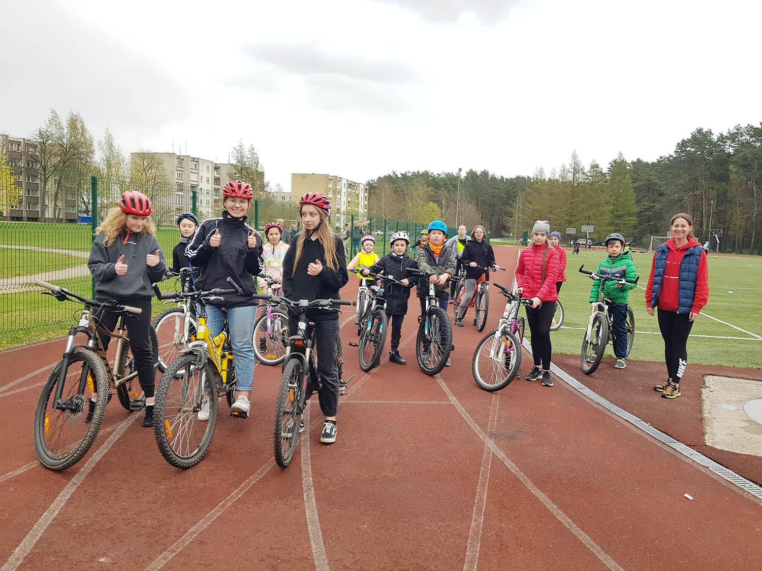 Ukmergėje – jaunųjų dviratininkų startas / Jaunieji sportininkai pirmoje dviračių treniruotėje šventės metu.  Autorės nuotr.