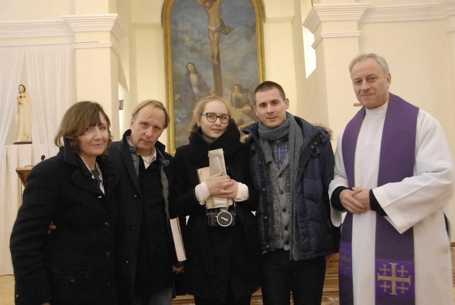 Ukmergėje lankėsi grafo Kosakovskio proanūkio šeima / Gedimino Nemunaičio nuotr. Svečius iš Lenkijos sutiko klebonas R. Laniauskas.
