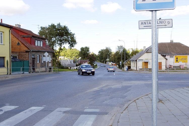 Ukmergėje vairuotojų laukia permainos / Ne tik Antakalnio ir Vilniaus gatvių sankryžoje atsiras saugumo salelė. Gedimino Nemunaičio nuotr.