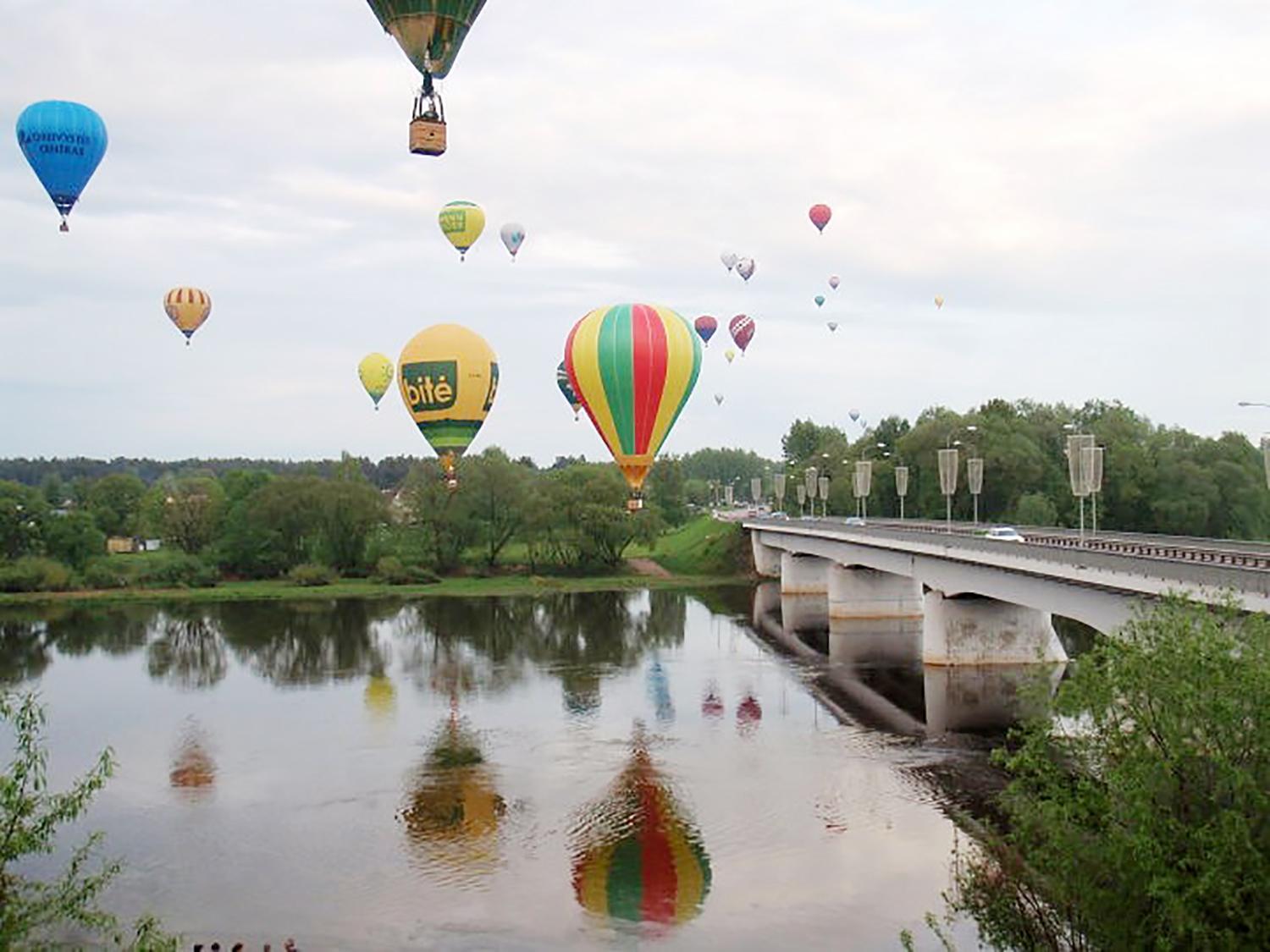 Ukmergės padangę nuspalvins oro balionai / Oro balionai – aristokratiškas užsiėmimas