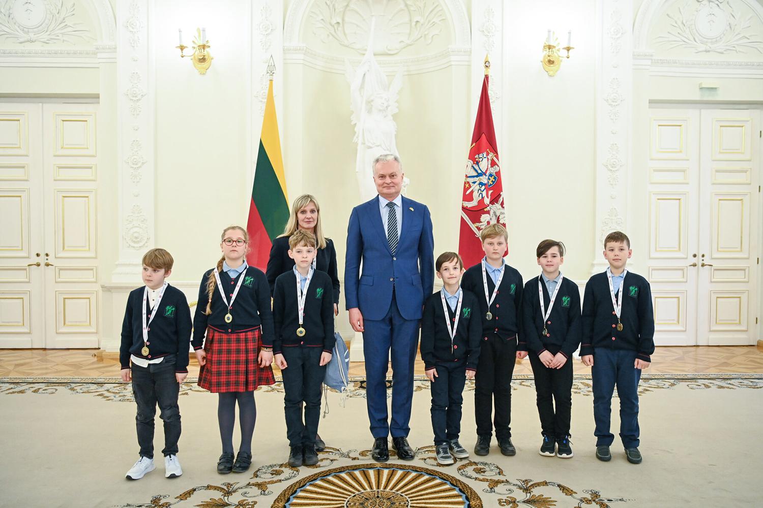 Ukmergės „Šilo“ progimnazijos / Vaikus sveikino prezidentas Gitanas Nausėda.