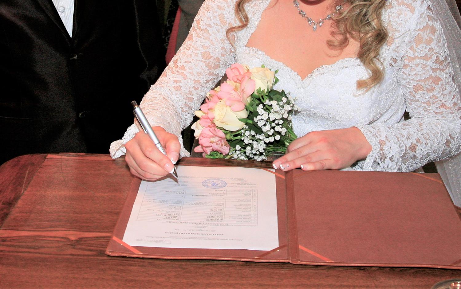 Ukmergiškiai į vedybų sutartis žiūri atsargiai / Lietuvoje kasmet sudaroma vis daugiau vedybų sutarčių.