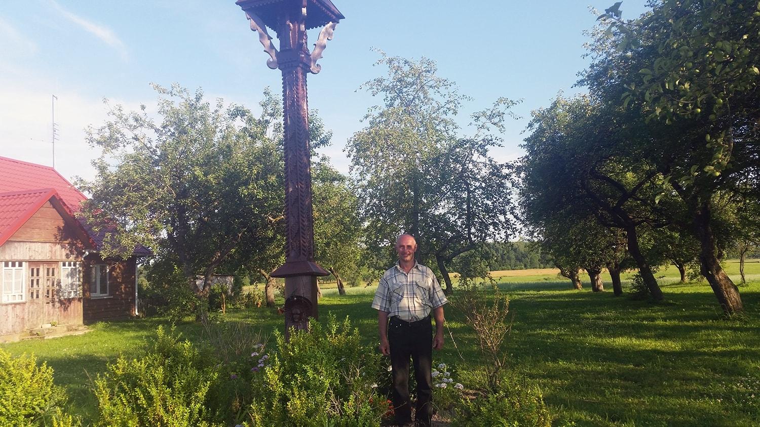 Ukmergiškio skulptoriaus kryžius papuoš Pabaisko bažnyčios altorių / Skulptorius Valentas Butkus pelnė ne vieną apdovanojimą. Autorės nuotr.