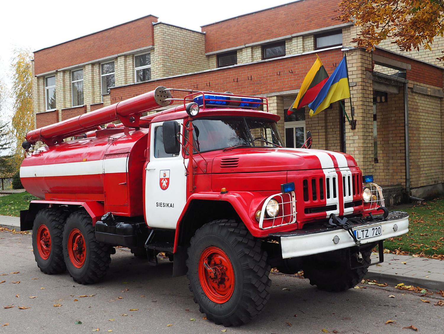 Ukrainiečiams perduotas gaisrinis automobilis ir generatoriai /