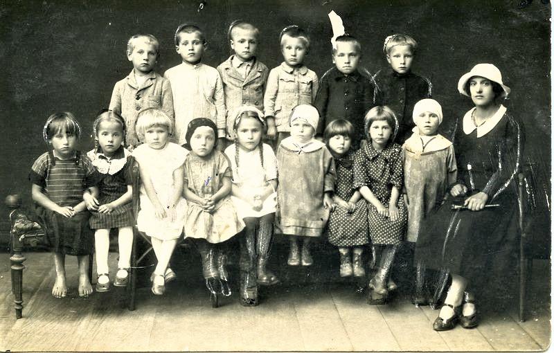 Vaikų darželis veikė bažnyčios šventoriuje / Ukmergės kraštotyros muziejaus M. Romanovskis