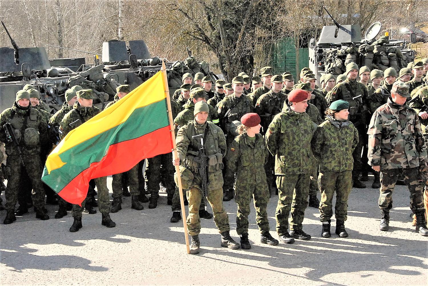 Vepriuose vyks NATO karių pratybos / Kariškiai dalyvauja ir miestelio šventėse. Gedimino Nemunaičio nuotr.