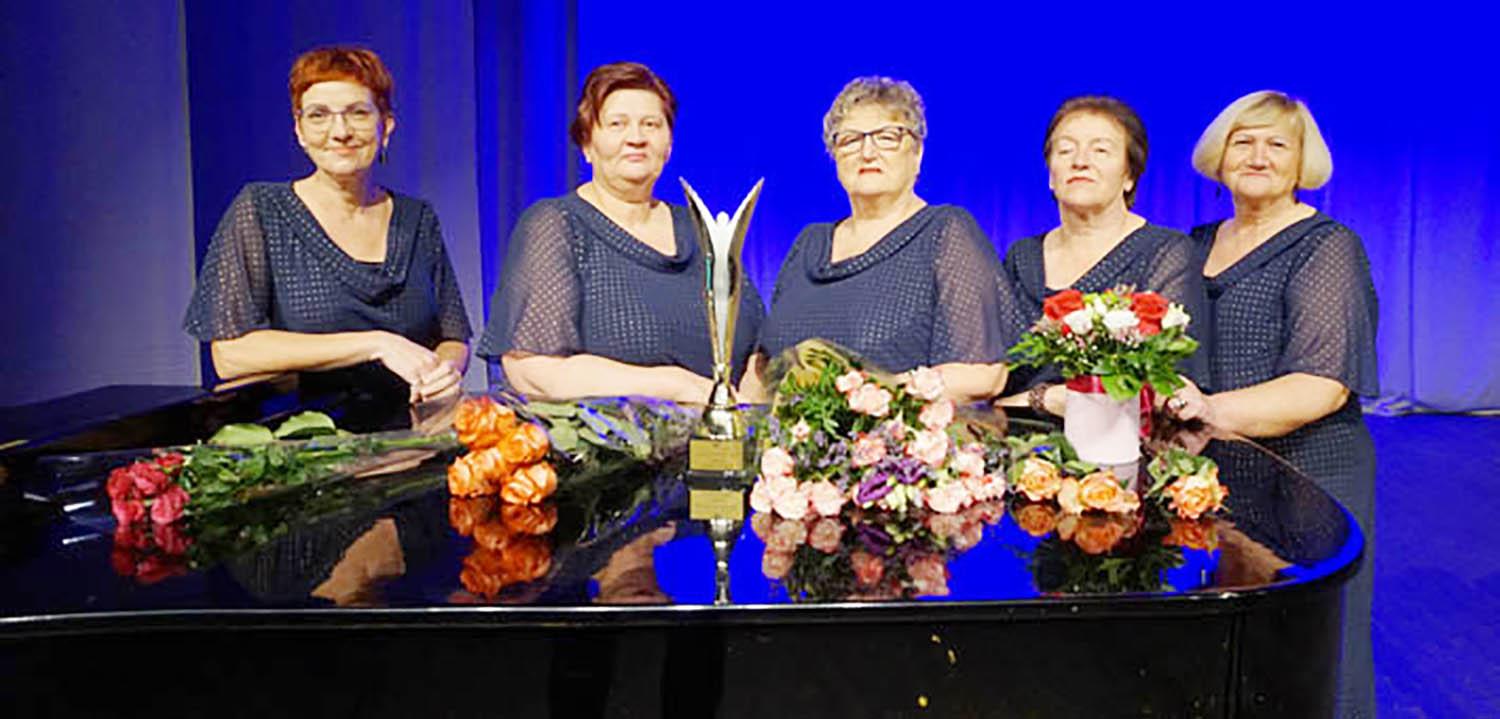 „Vilties paukštės“ laimėtojos – ukmergiškės / Geriausiai įvertintas Ukmergės r. neįgaliųjų draugijos moterų kvartetas „Kartos“.