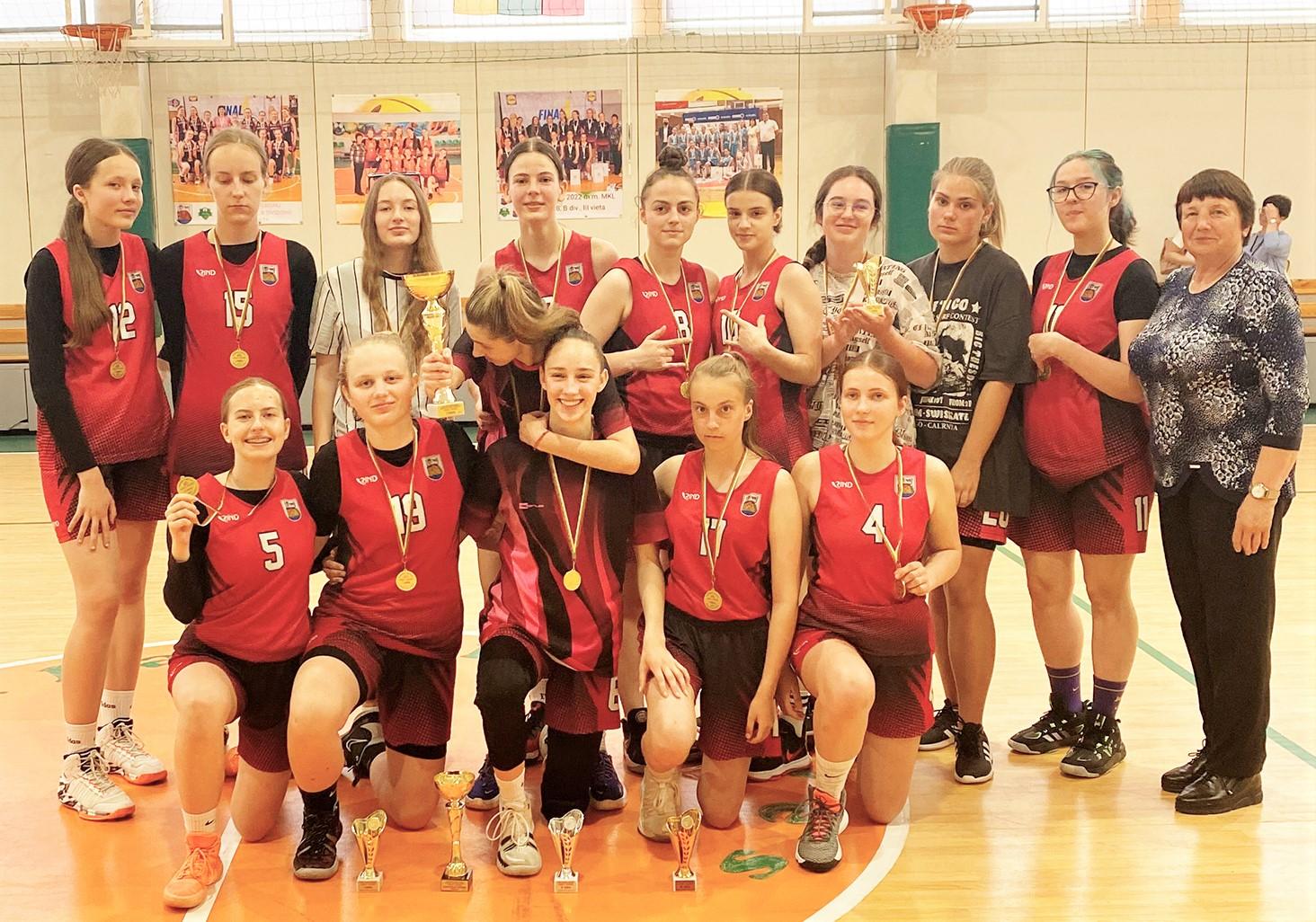 Vyko krepšinio turnyras / Ukmergiškės iškovojo trečią vietą Lietuvos jaunių U-18 krepšinio čempionato B divizione.