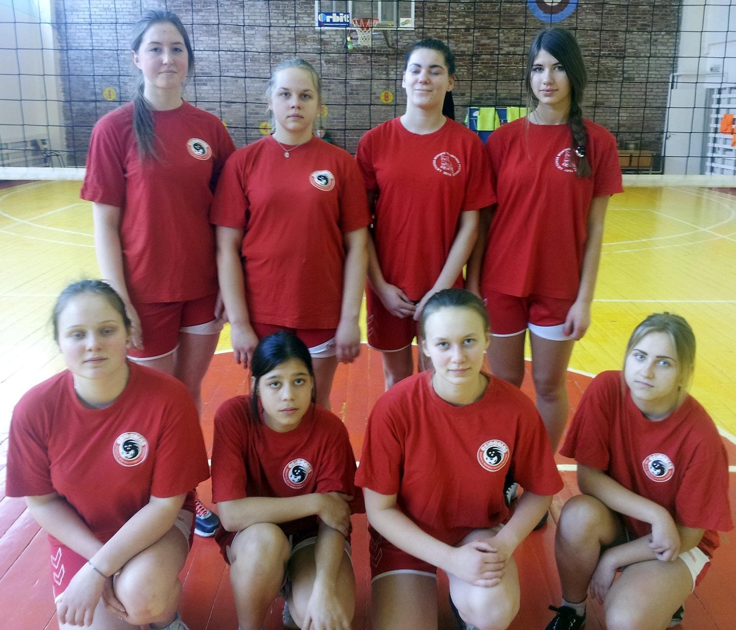 Vyko mokyklų merginų tinklinio varžybos / Taujėnų gimnazijos merginų komanda.