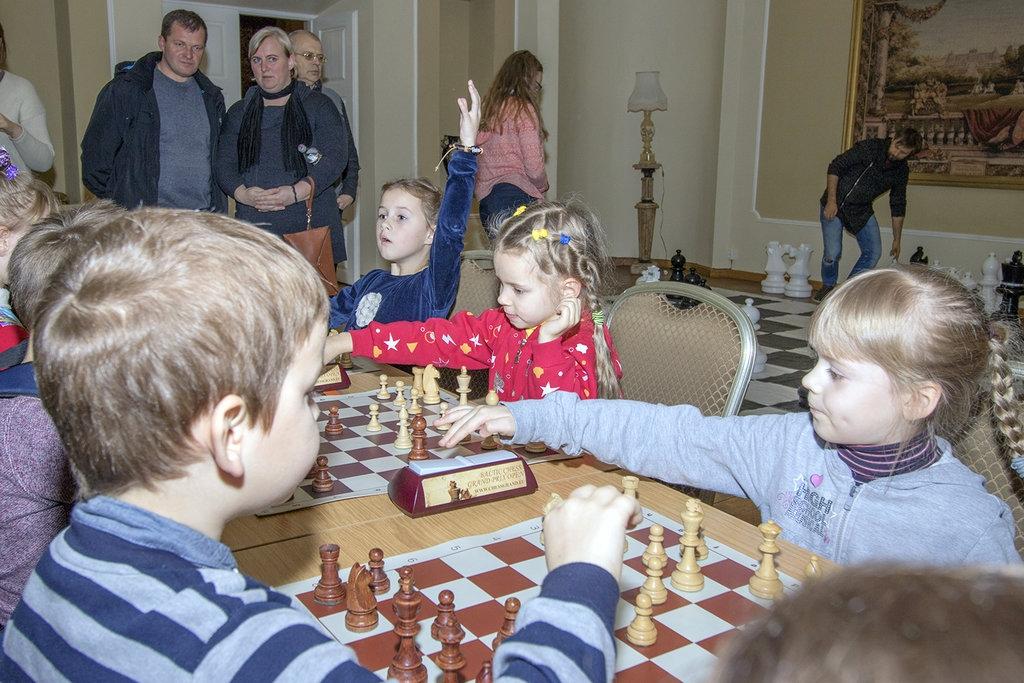 Vyko tradicinis šachmatų turnyras „Vilkmergė-2016“ / Per 2 dienas sužaistos 782 šachmatų partijos.