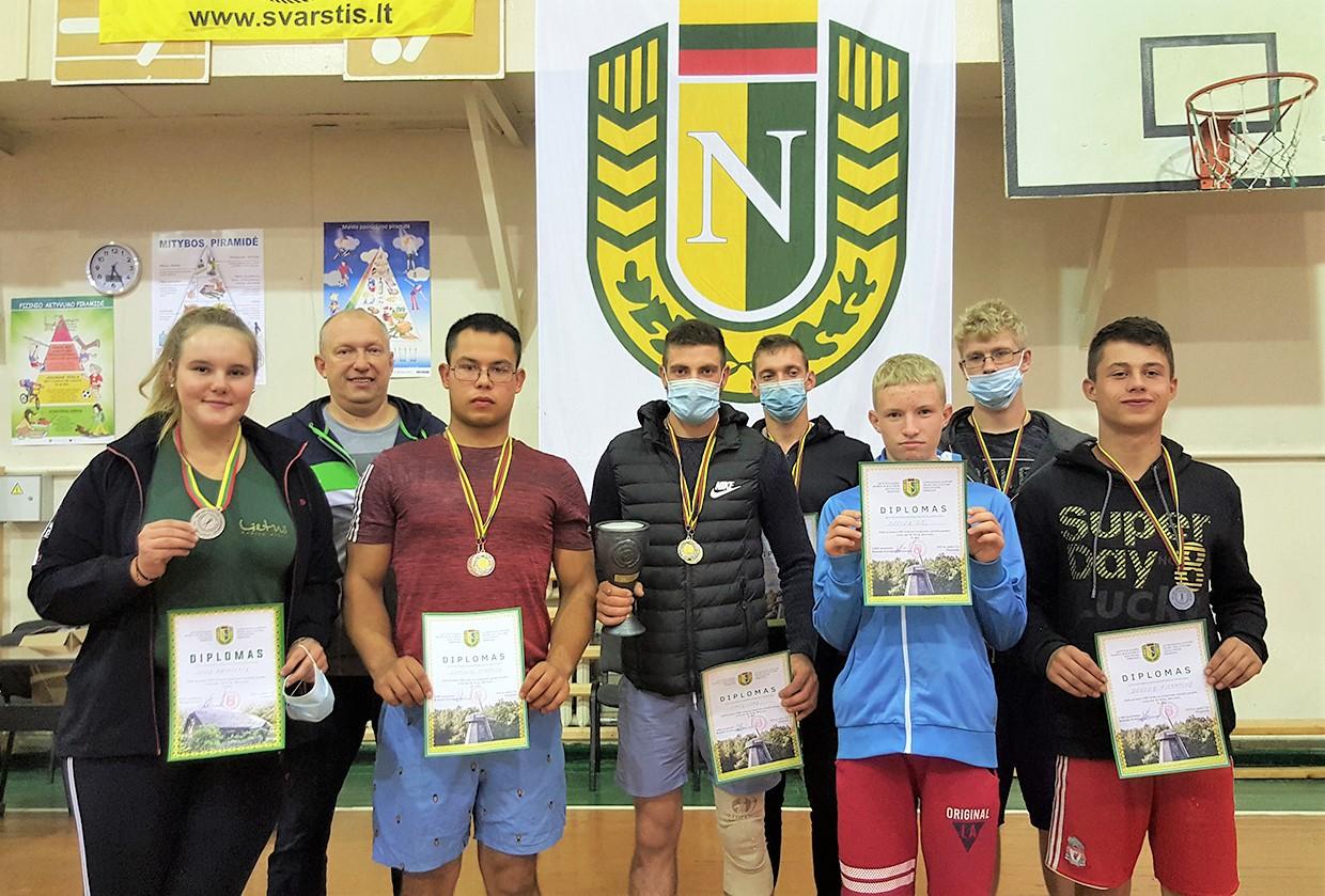 Vyko XXII Lietuvos svarsčių kilnojimo dvikovės čempionatas /