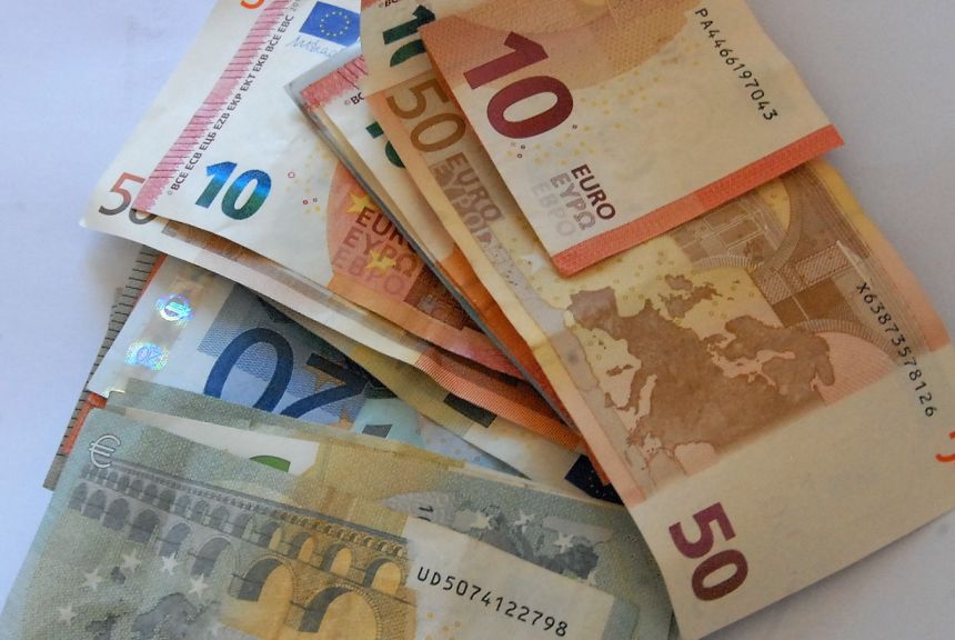 Išviliojo didžiules pinigų sumas